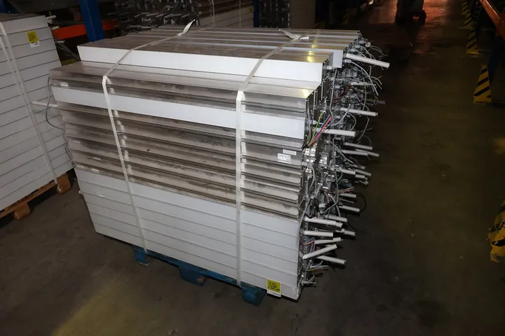 1 x Palette KEC - Linea LED - Leuchte L.: 125 cm